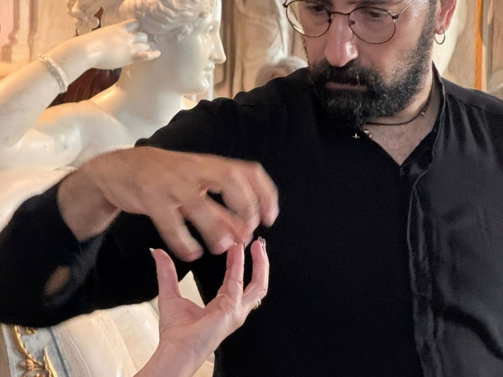Roma, Galleria Borghese. Progetto "Storie del Cardinale Scipione e di Casa Borghese": azione artistica in Visual Vernacular, per persone sorde e udenti. Roma, Galleria Borghese. Progetto "Storie del Cardinale Scipione e di Casa Borghese": azione artistica in Visual Vernacular, per persone sorde e udenti.