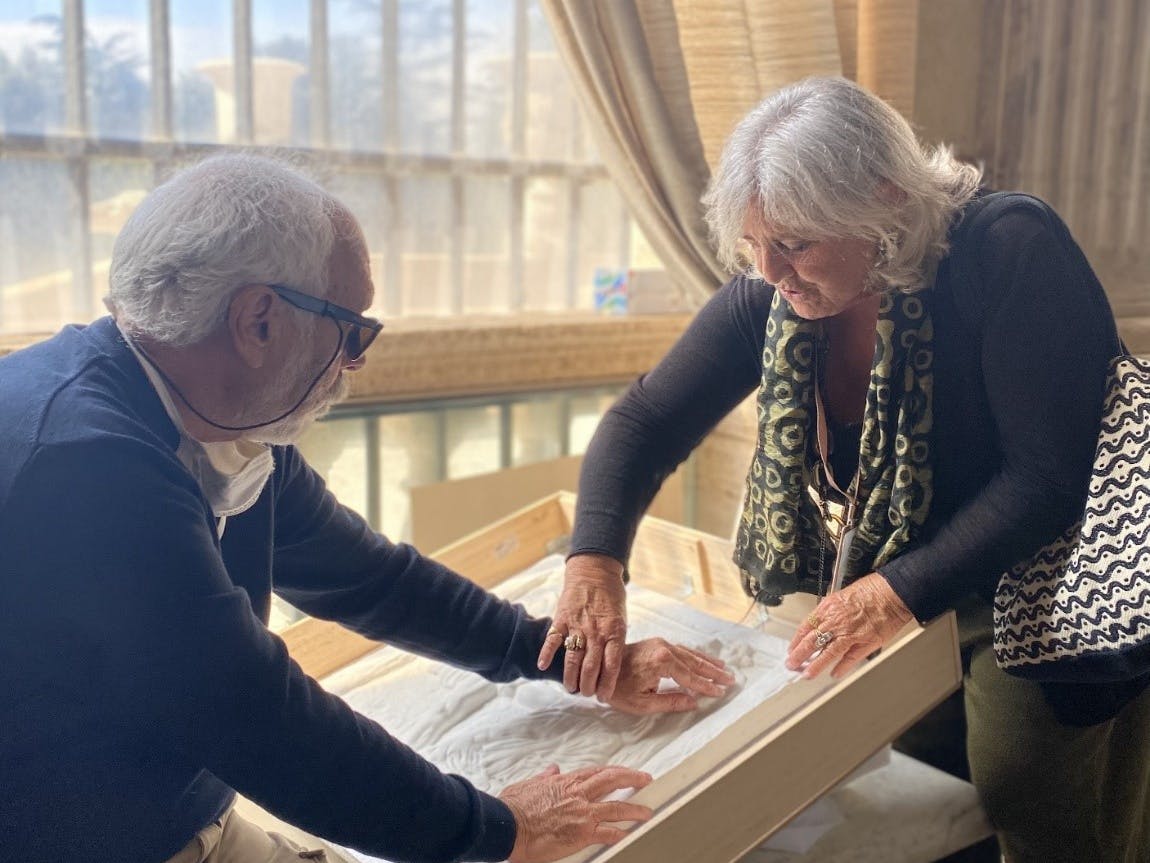 Rome, Galleria Borghese. Tactile visit on an artist's replica of the "Rape of Cassandra". Rome, Galleria Borghese. A man and a woman during a tactile visit on an artist's replica of the "Rape of Cassandra".