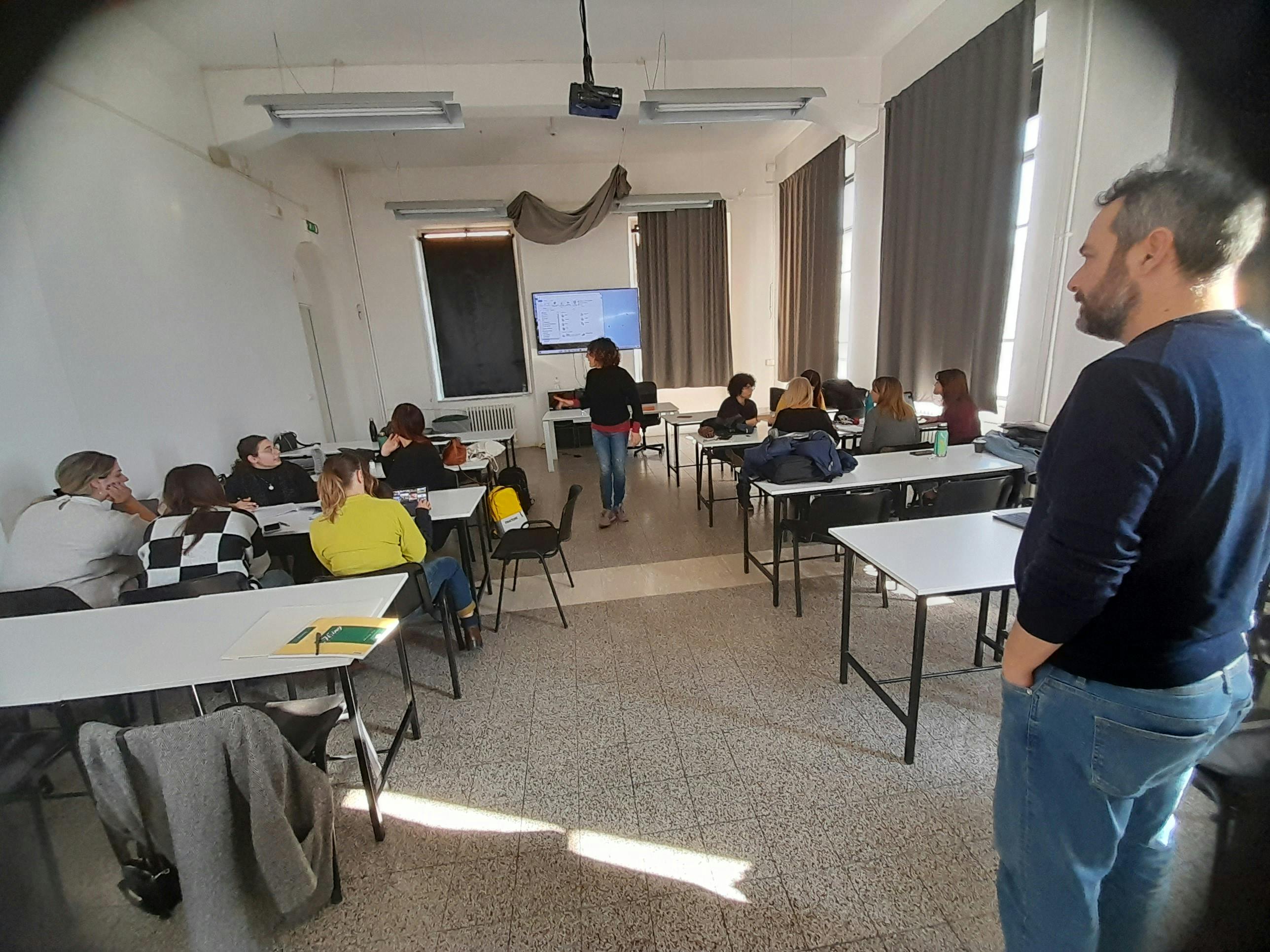 Accademia di Belle Arti di Frosinone. Una classe durante il laboratorio "Museo facile".