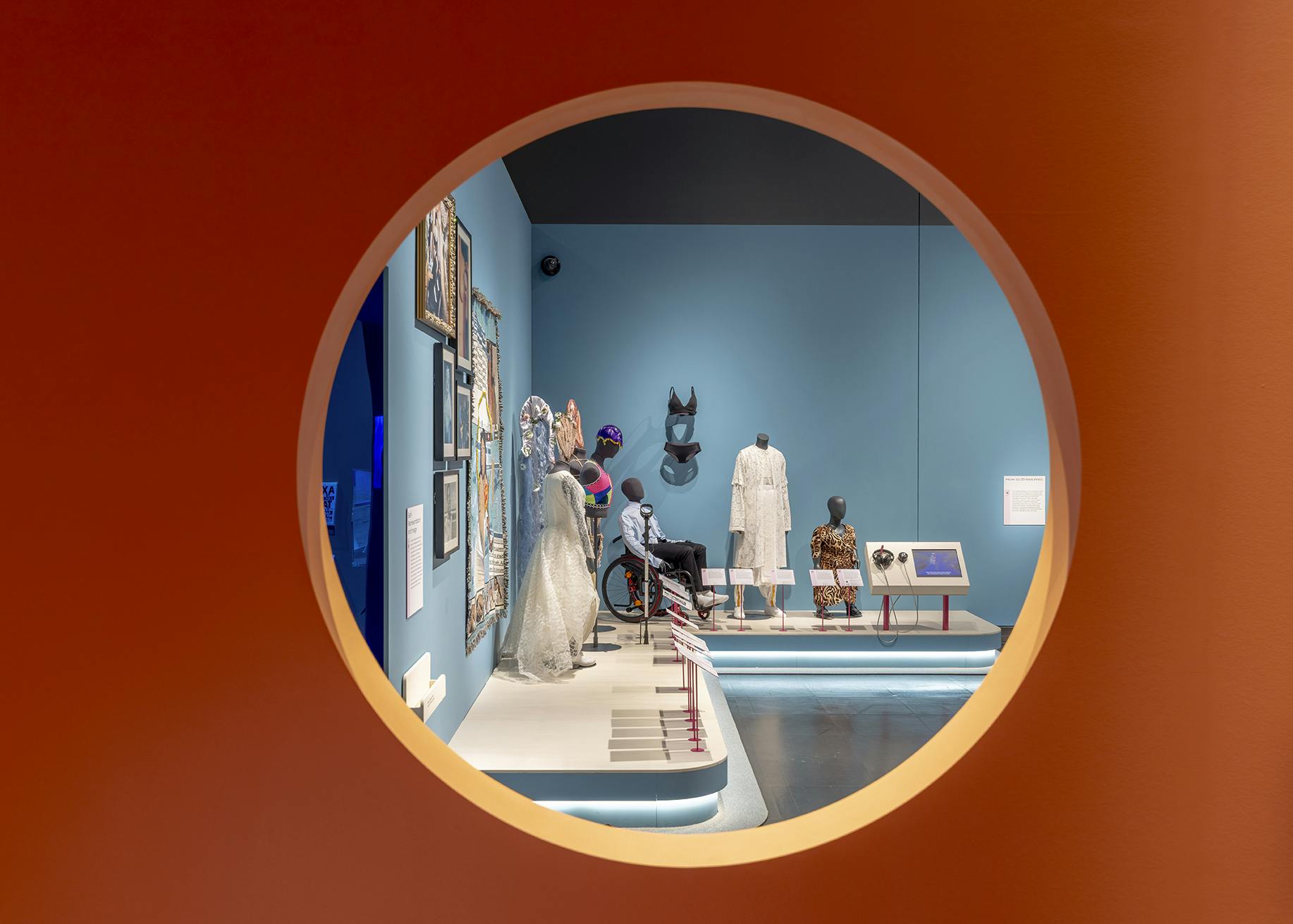 Londra, V&A South Kensington. Mostra "Design and Disability".