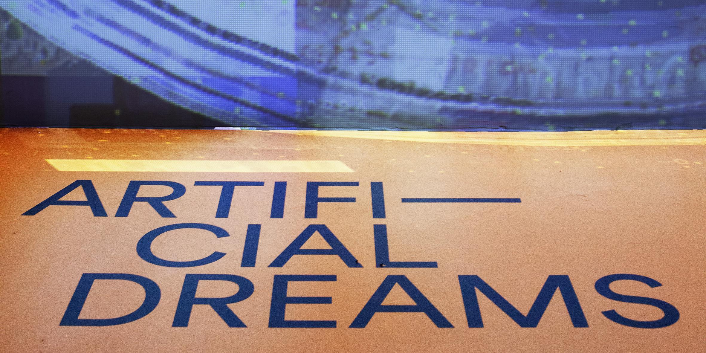 Milano, Meet Digital Cultural Center. Proiezione. Milano, Meet Digital Cultural Center. Proiezione con scritta Artificial Dreams