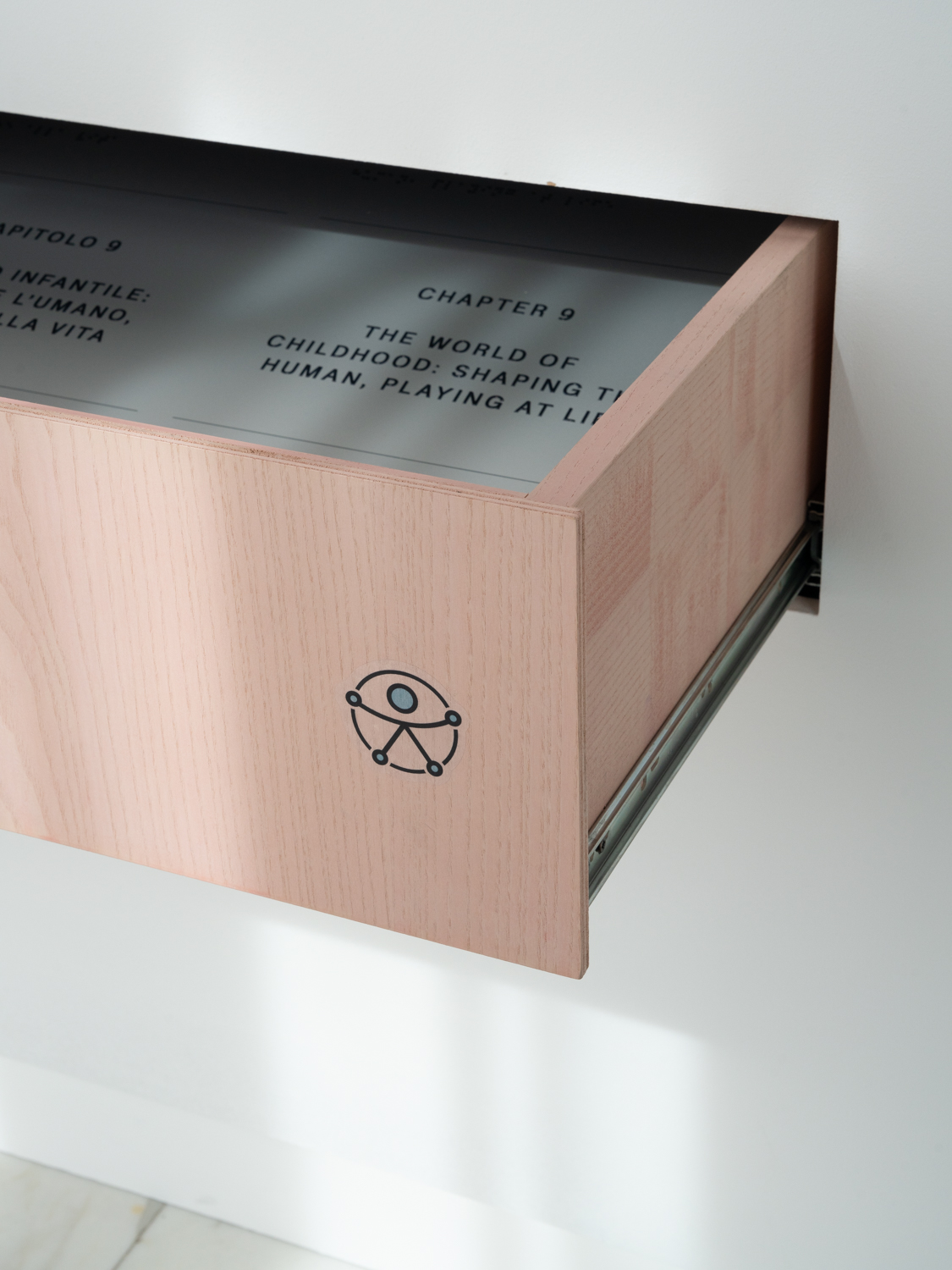 Roma, MUCIV, Museo delle Civiltà.  Cassetto segnalato con simbolo ONU