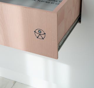 Roma, MUCIV, Museo delle Civiltà. Cassetto segnalato con simbolo ONU Roma, MUCIV, Museo delle Civiltà. Cassetto segnalato con simbolo ONU