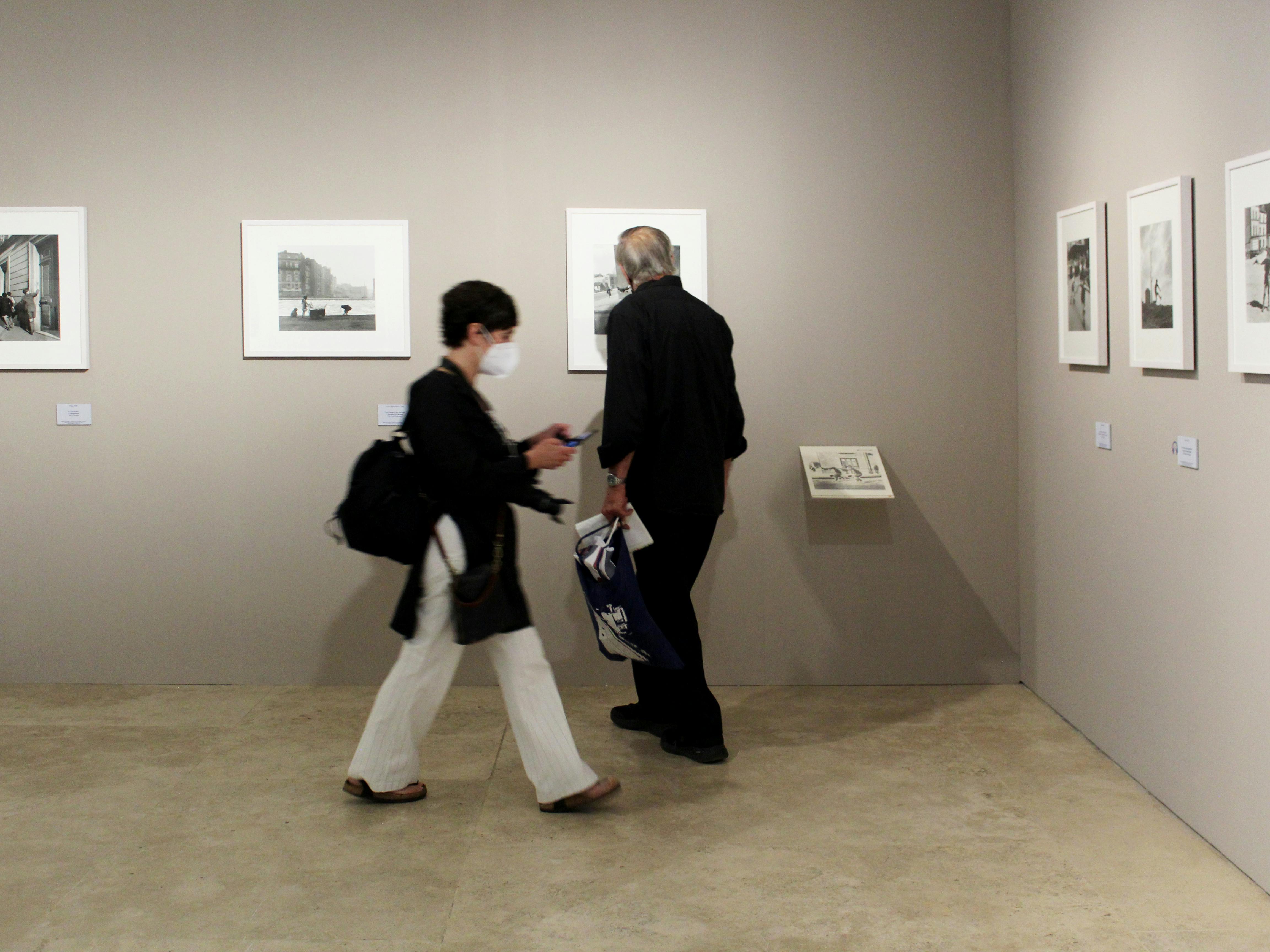Roma, Museo dell'Ara Pacis. Mostra "Robert Doisneau", 2022. Roma, Museo dell'Ara Pacis. Mostra "Robert Doisneau", 2022. Percorso integrato audio-tattile.