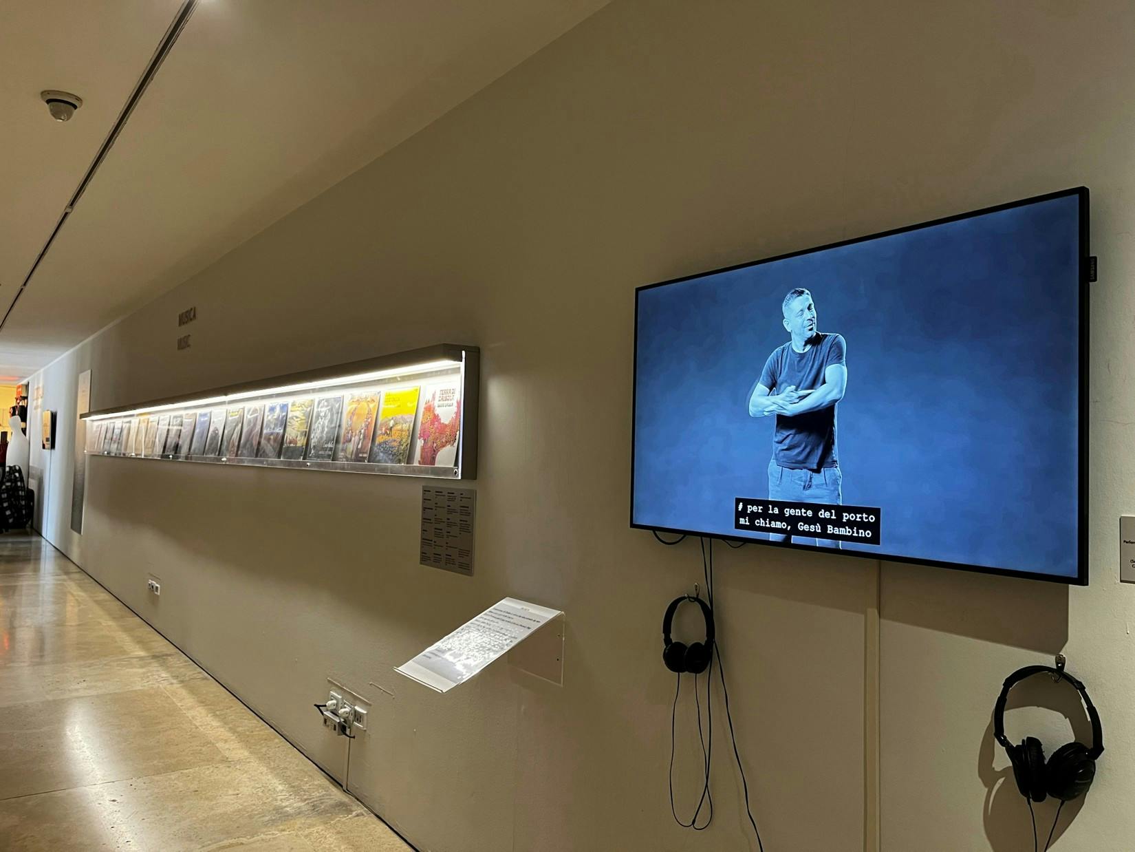 Rome, Museo dell'Ara Pacis. “LUCIO DALLA. Anche se il tempo passa” Exhibition, 2022-2023. Video LIS: "Lucio Dalla, 4 marzo 1943".