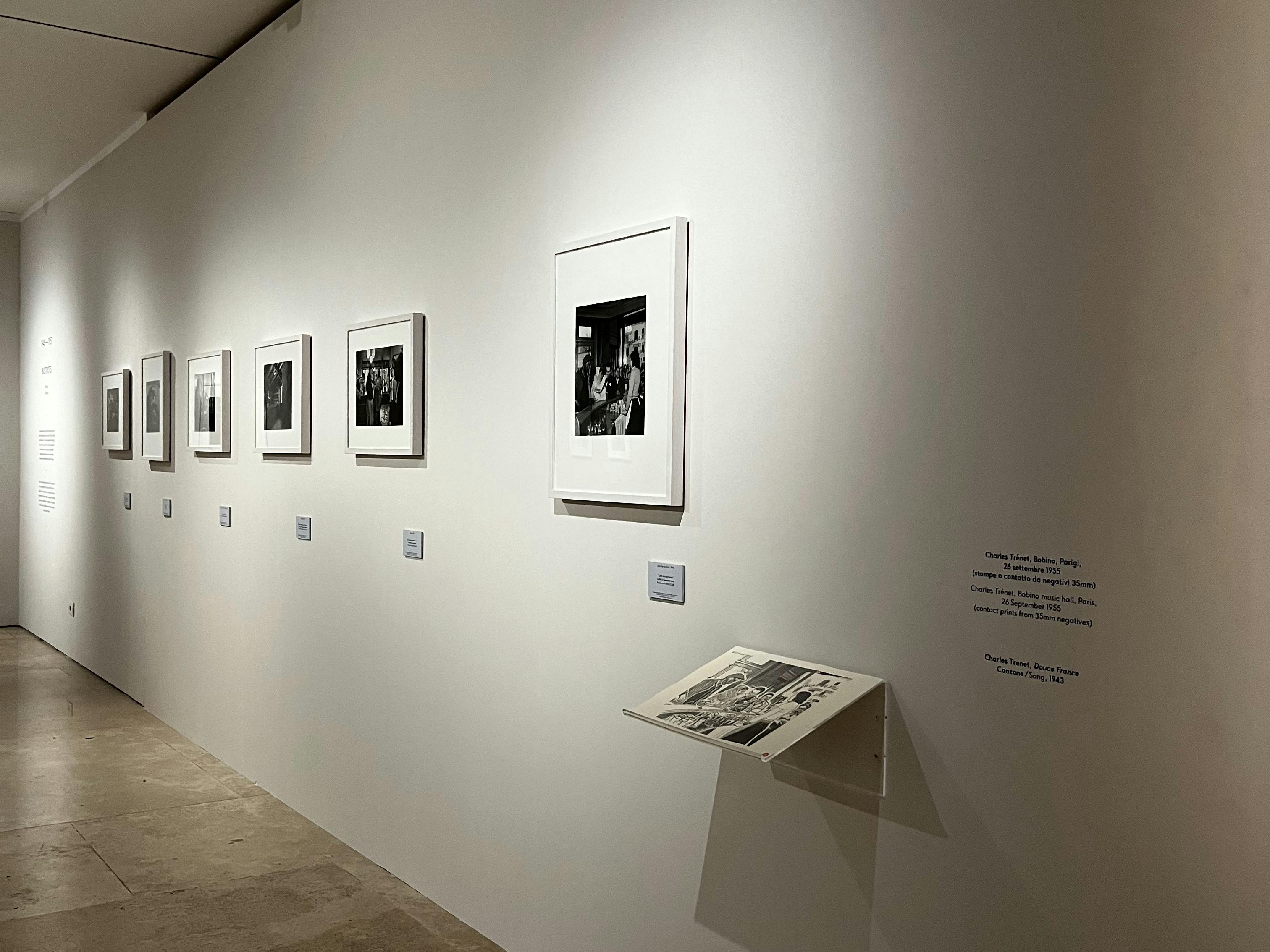 Roma, Museo dell’Ara Pacis. Mostra “Helmut Newton. Legacy”, 2023-2024. Roma, Museo dell’Ara Pacis. Mostra “Helmut Newton. Legacy”, 2023-2024. Percorso integrato audio-tattile.