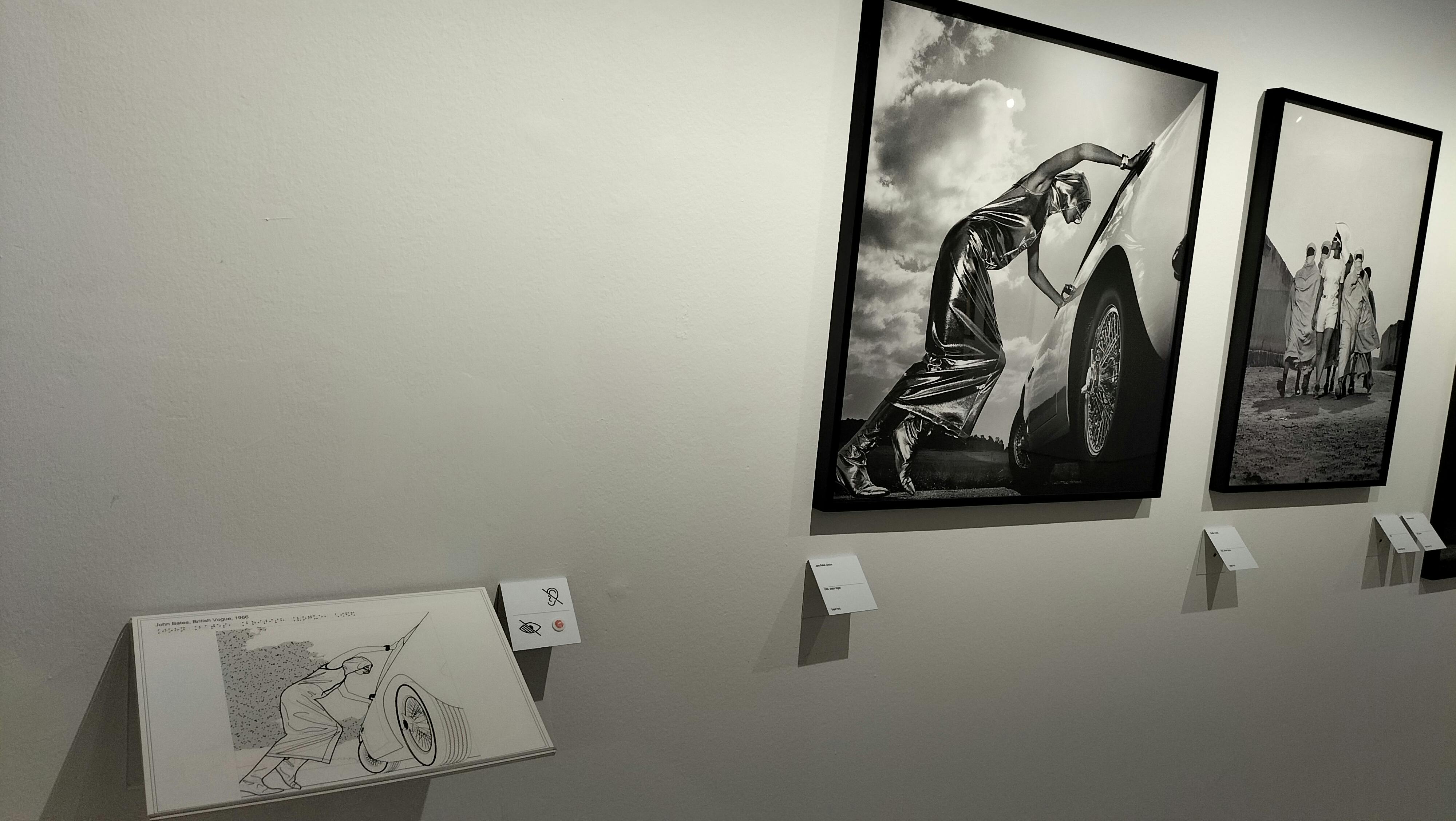 Roma, Museo dell’Ara Pacis. Mostra “Helmut Newton. Legacy”, 2023-2024. Percorso integrato audio-tattile.