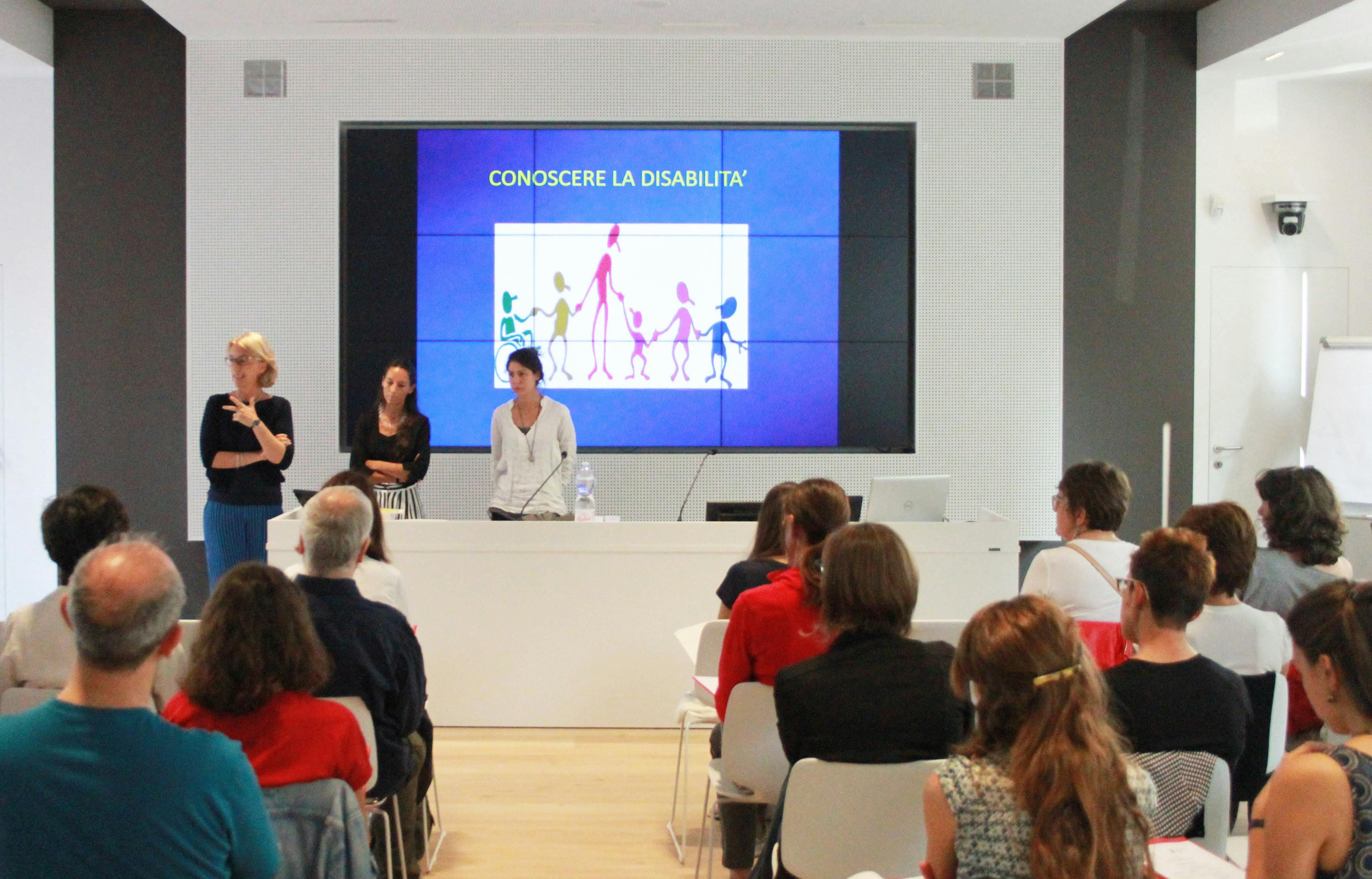 A momento of the classroom training of Operatori culturali per l'inclusione"