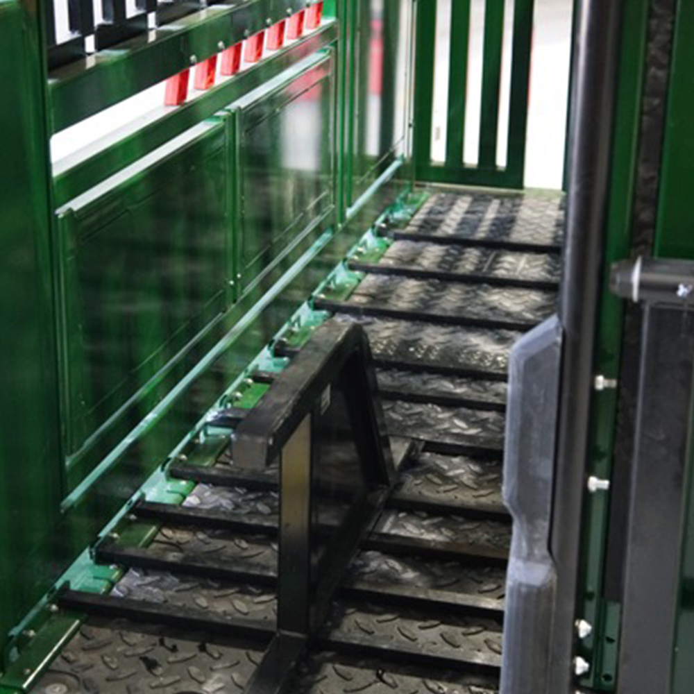 Traction Bars provide safe secure footing for cattle on the floor of The General hydraulic chute