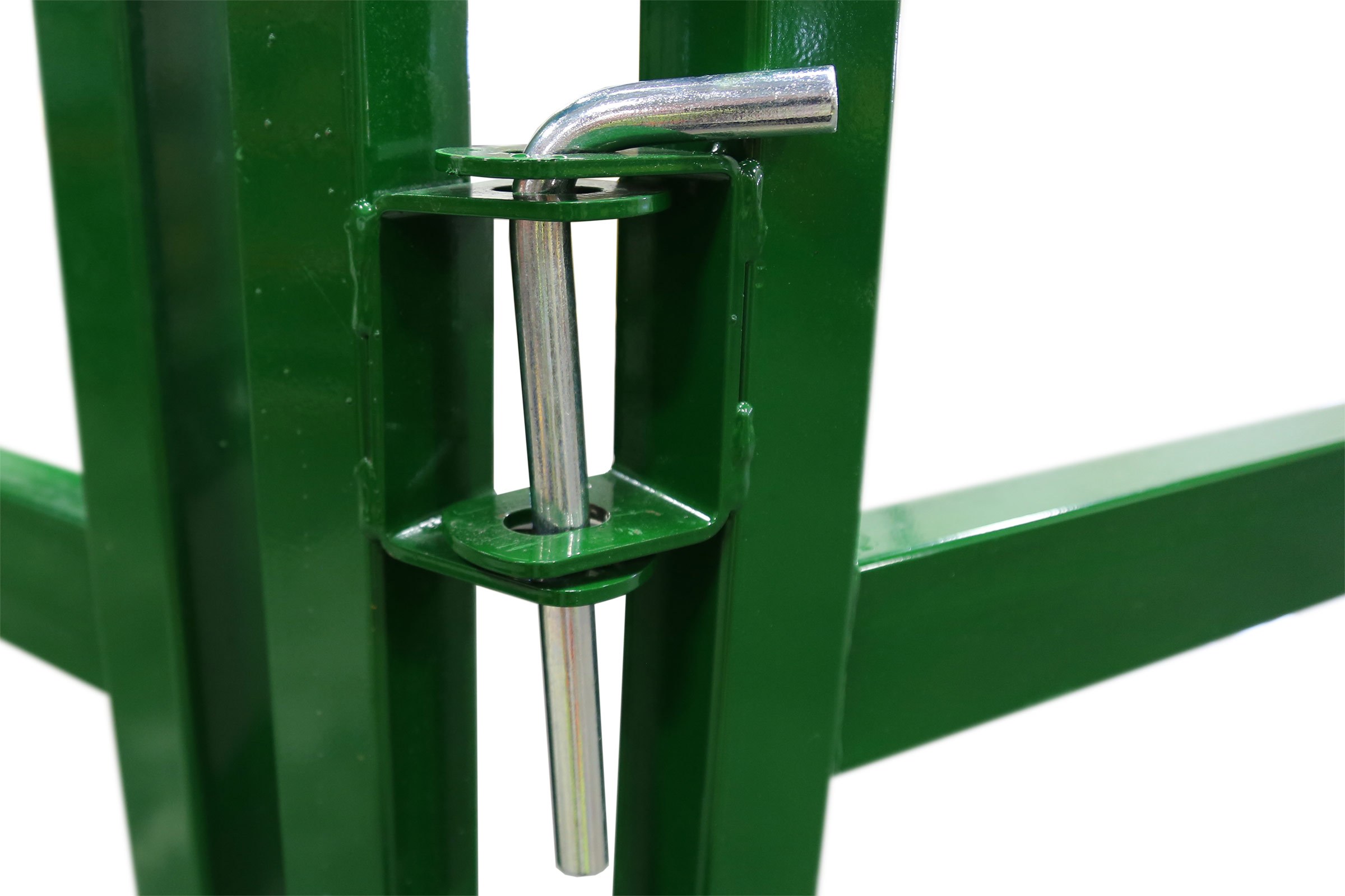 Close Up Heavy Duty Cattle Corral Panel Clip Connectors