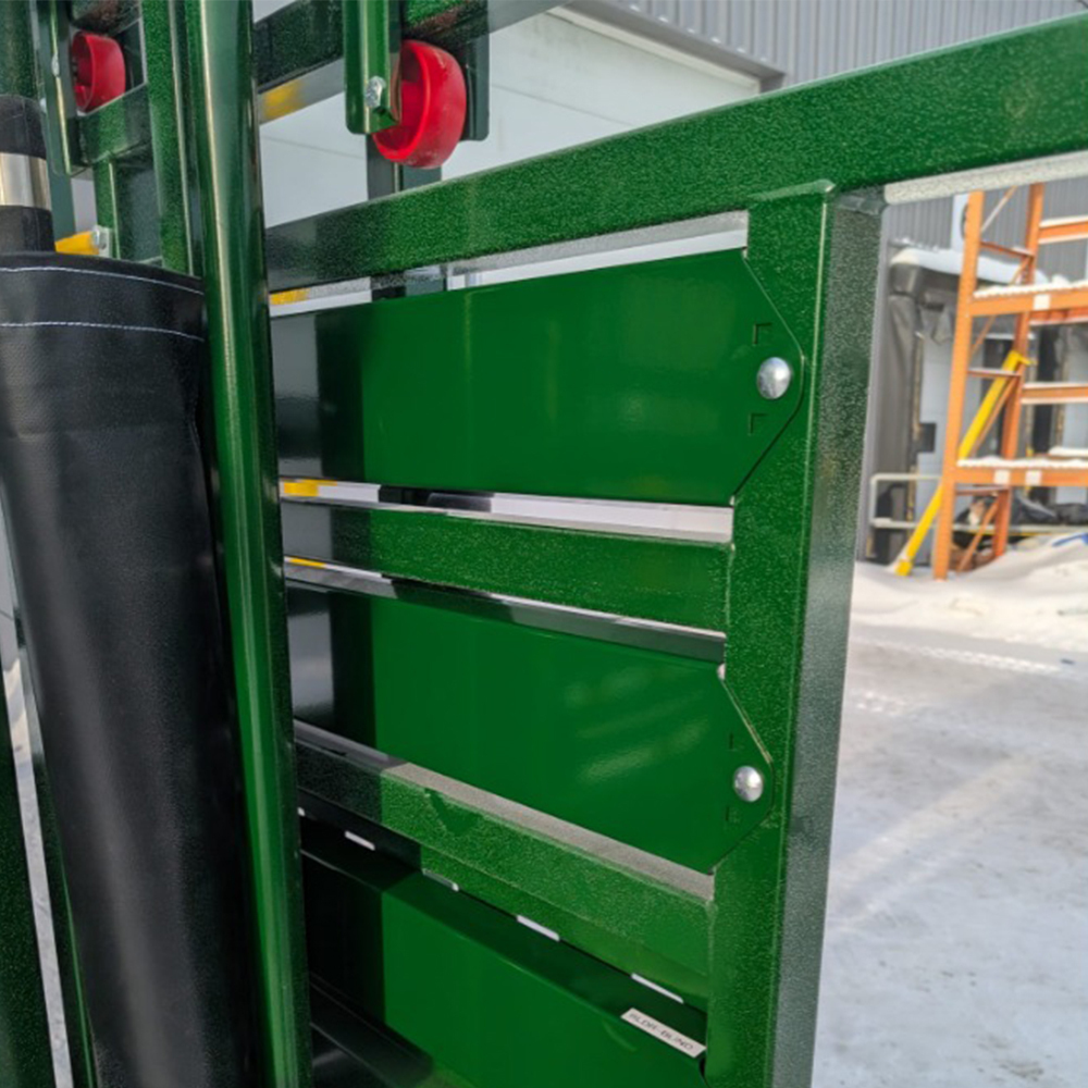 Rolling Alley Gate with Optional Block Outs to Control Cattle Sightlines