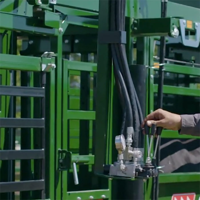 Hydraulic head sweep controls mounted on the pivoting swing arm for ease of use