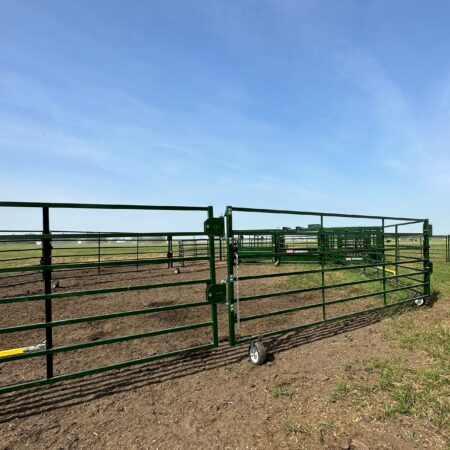 Moveable, fold-out panels on airless tires on the Heeler 87C portable corral