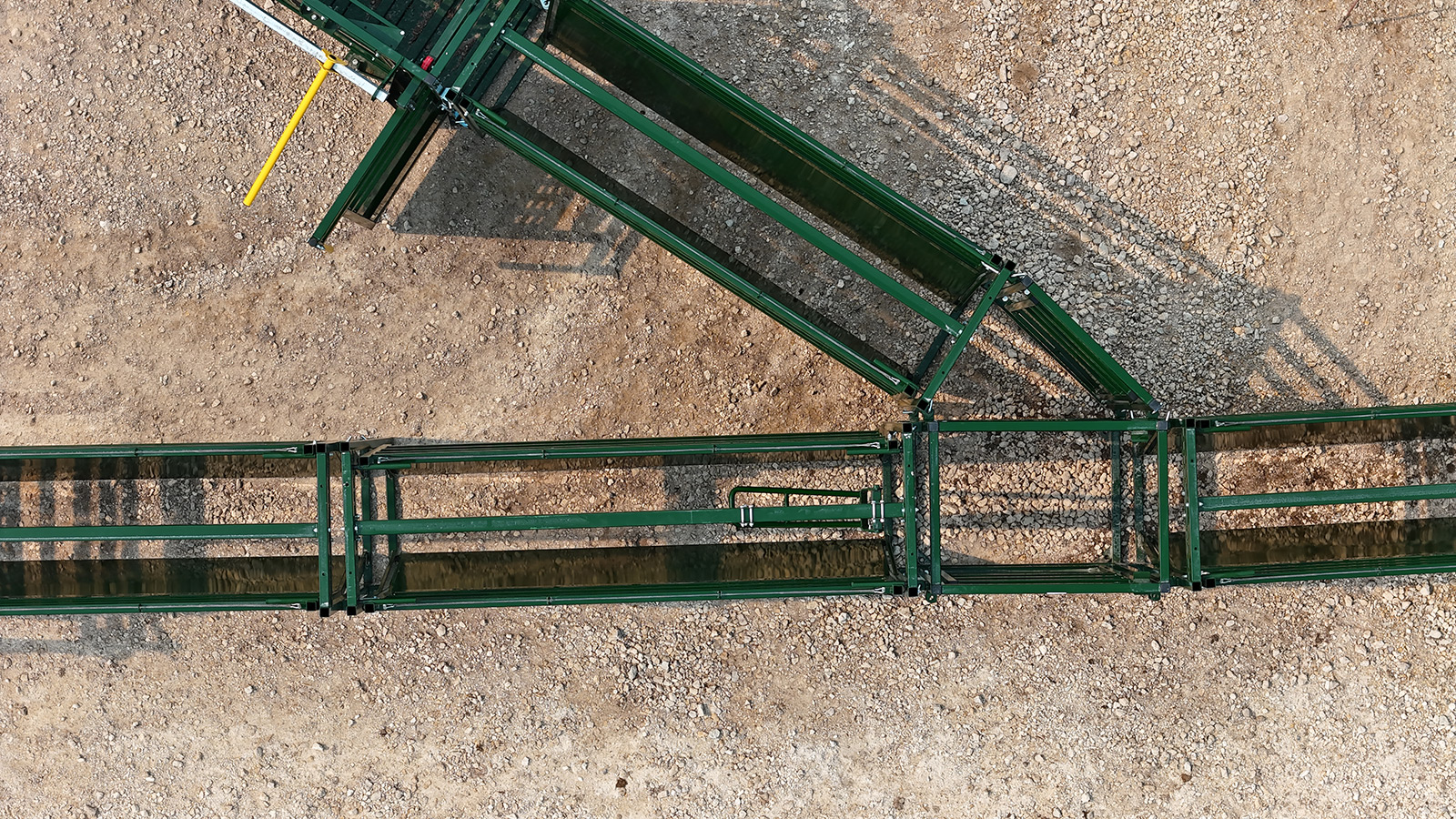 Top down view of cattle working system with pre chute cattle sort alley and Easy Flow adjustable alleys leading to Arrowlock cattle chute