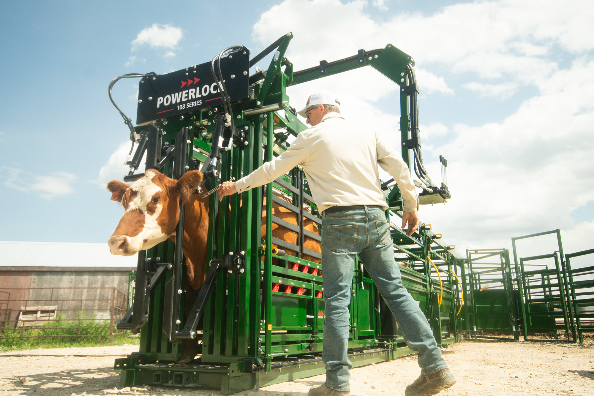 Hydraulic Cattle Chute Neck Extenders | Arrowquip