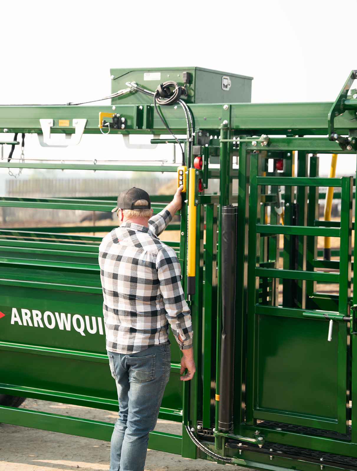 Using hydraulic jack control to lower Arrowquip portable unit