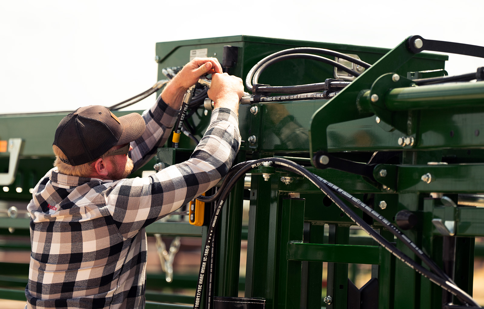 Hooking up hydraulic power pack connection
