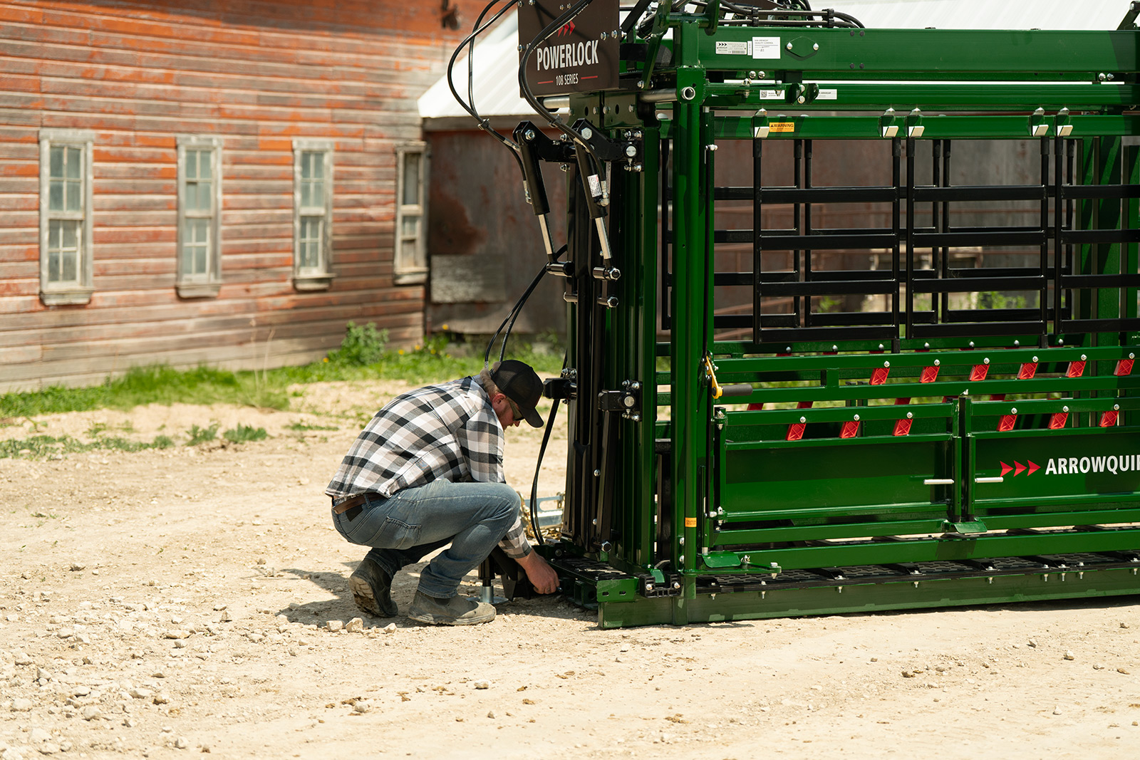 Removing hydraulic jack from portable unit