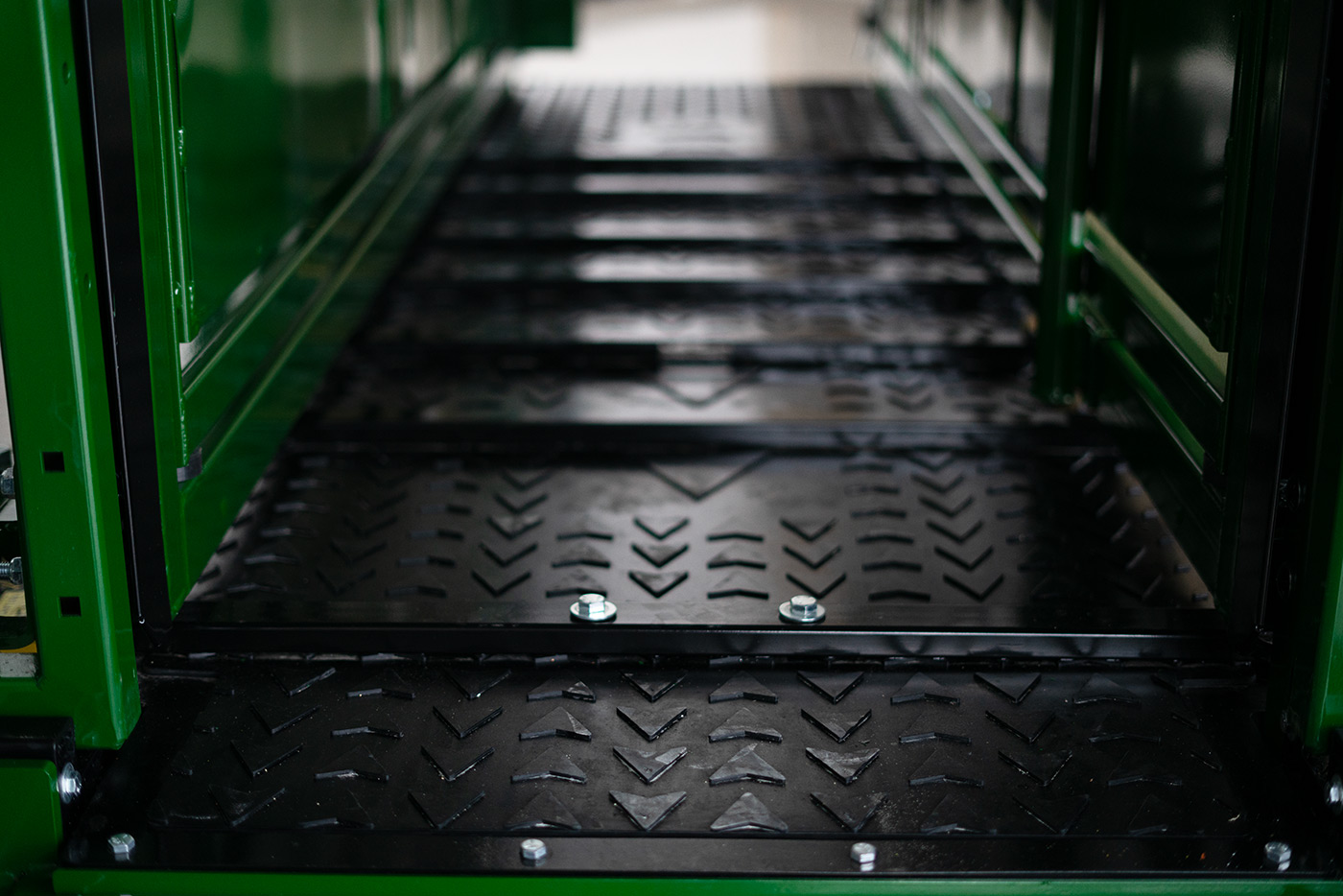 Close up infinity rubber floor in cattle squeeze chute