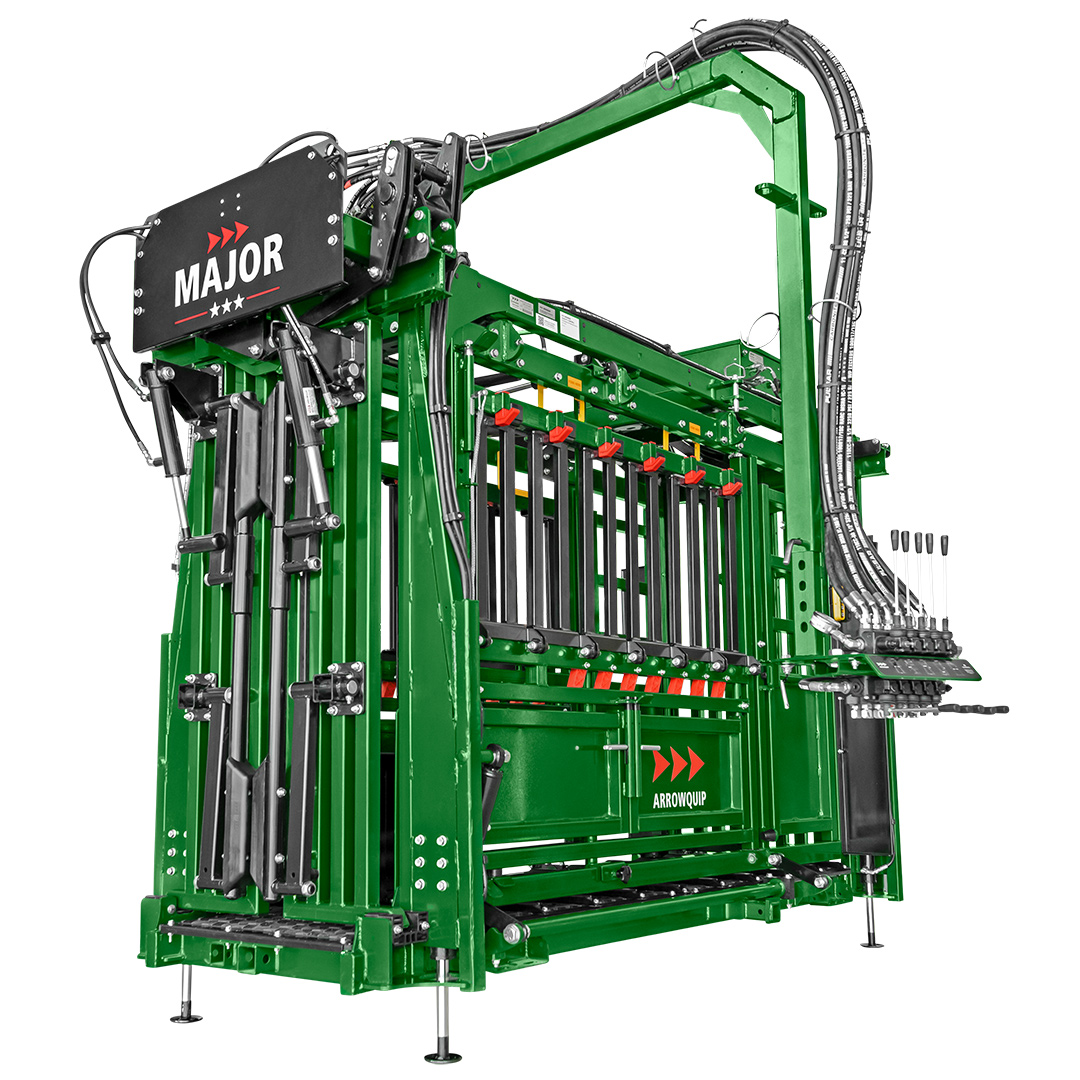 Hydraulic lift jacks on feedlot squeeze chute