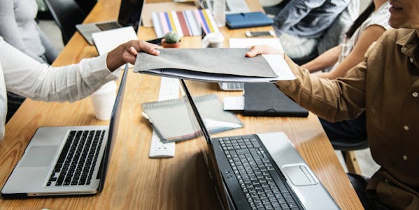 How To Effectively Manage Selfish Employees&#8217;