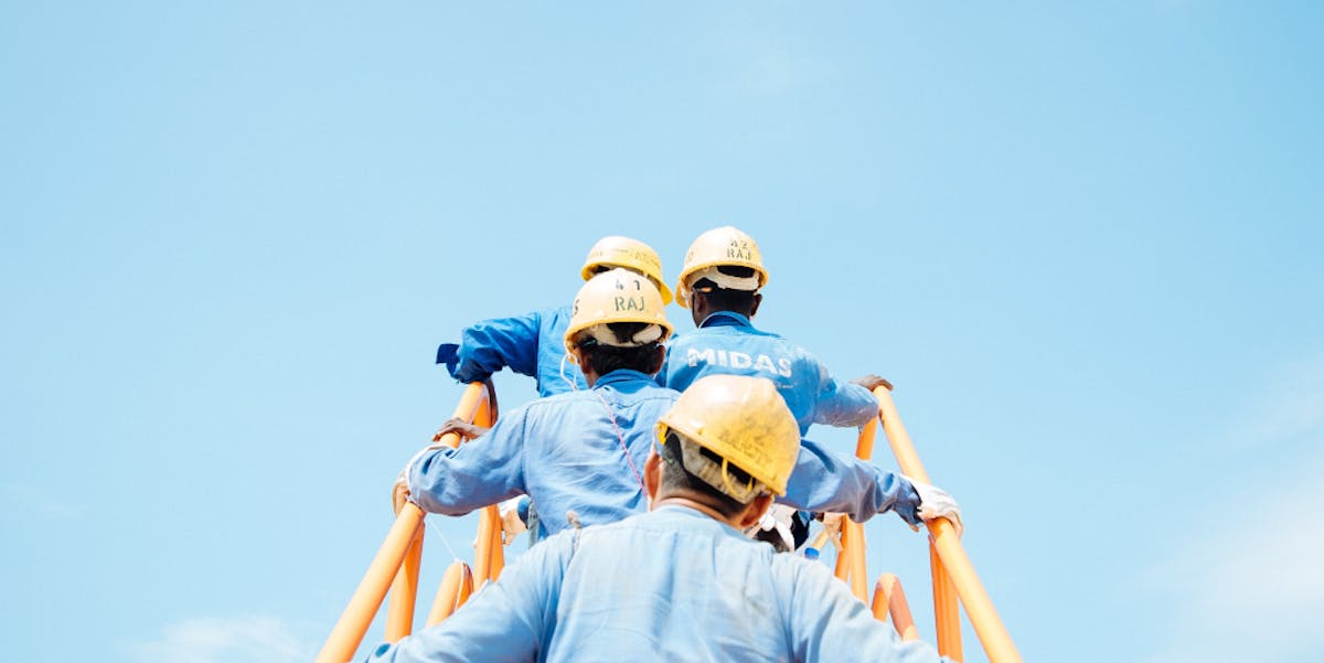 How to Select The Right Contractors and Subcontractors for a Project
