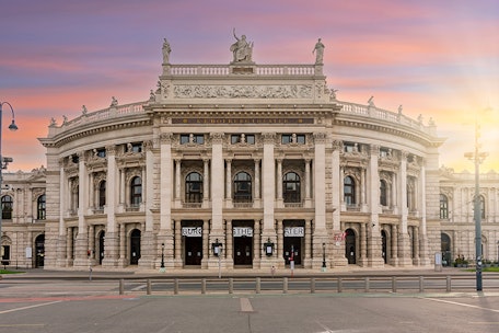 In die neue Spielzeit im Burgtheater & Akademietheater