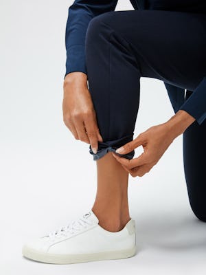 women's navy fusion straight leg pant model adjusting inseam length