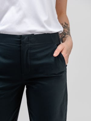 Close up of Women's Navy Pace Poplin Cropped Chino on model with hands in pockets