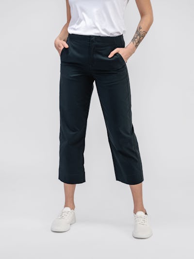 Women's Navy Pace Poplin Cropped Chino on model with hands in pockets