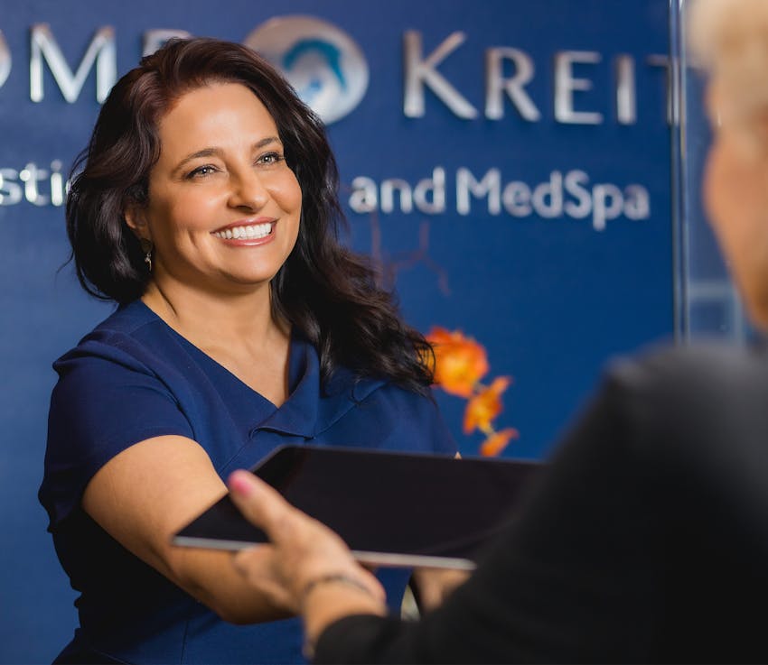 3 doctors of holcomb plastic surgery in surgery attire