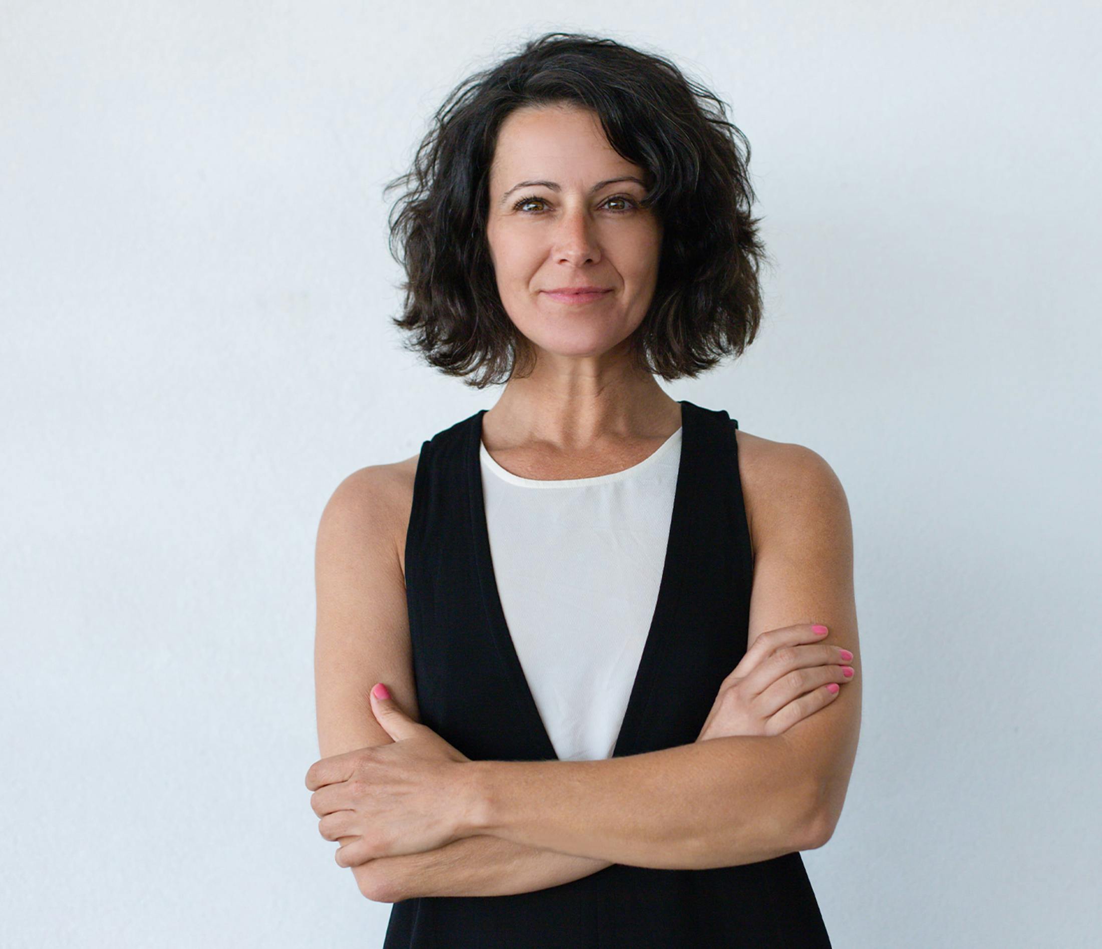 dark hair woman smiling