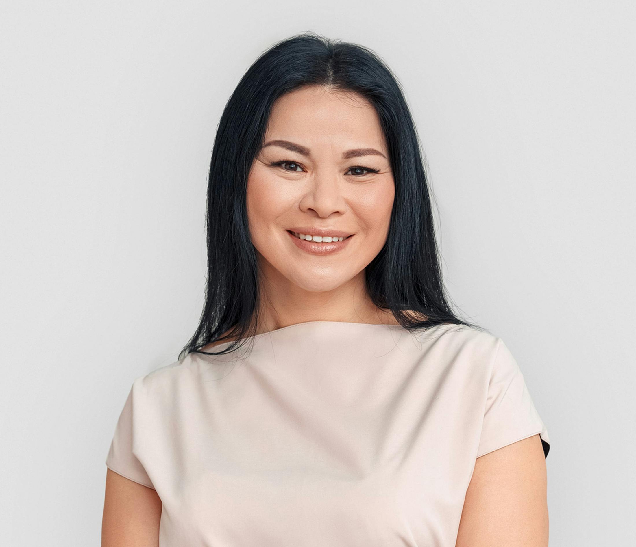 dark hair woman smiling