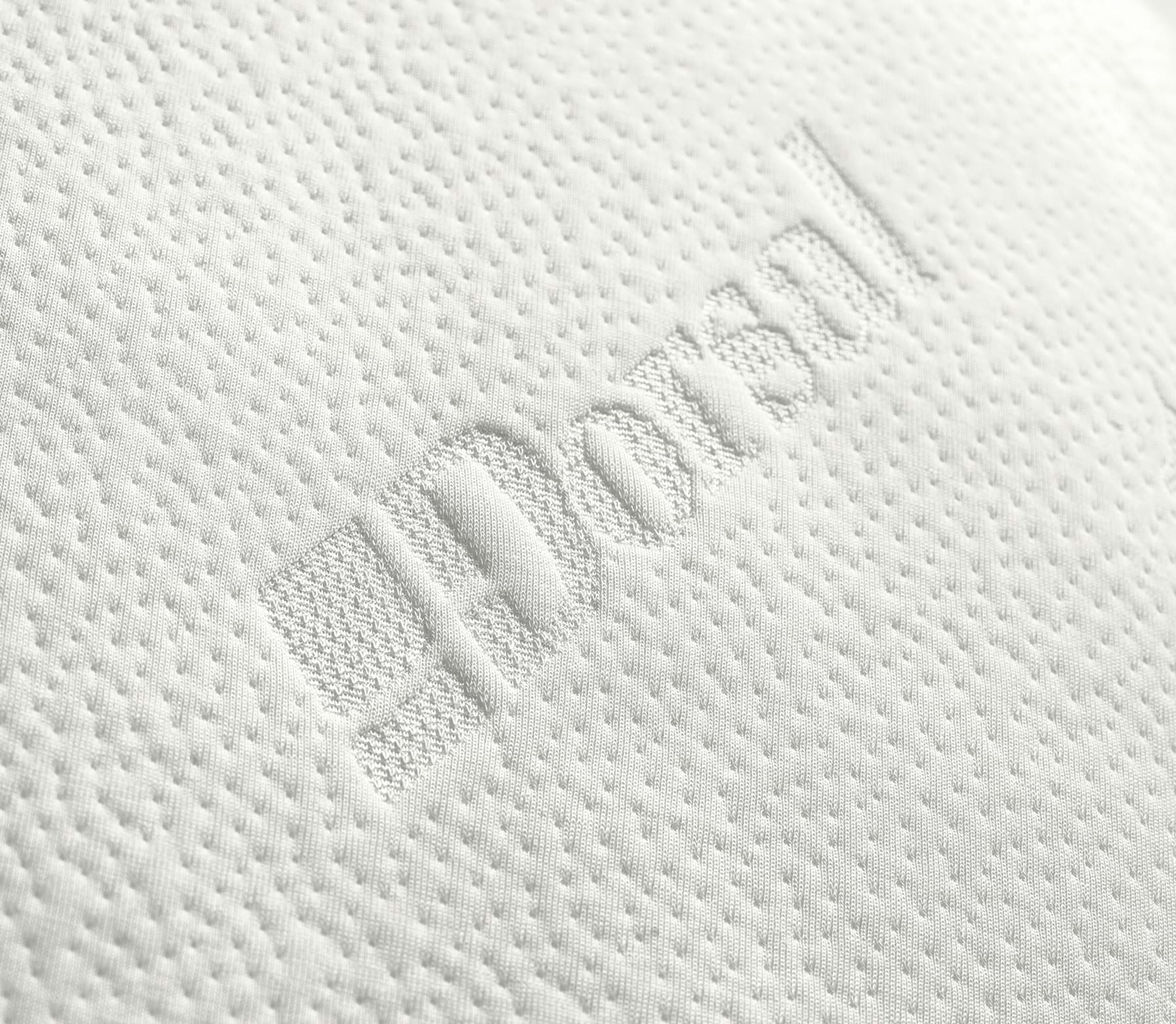 Superficie tessile bianca con una texture puntinata e logo rilievo HardPad al centro dell'immagine.