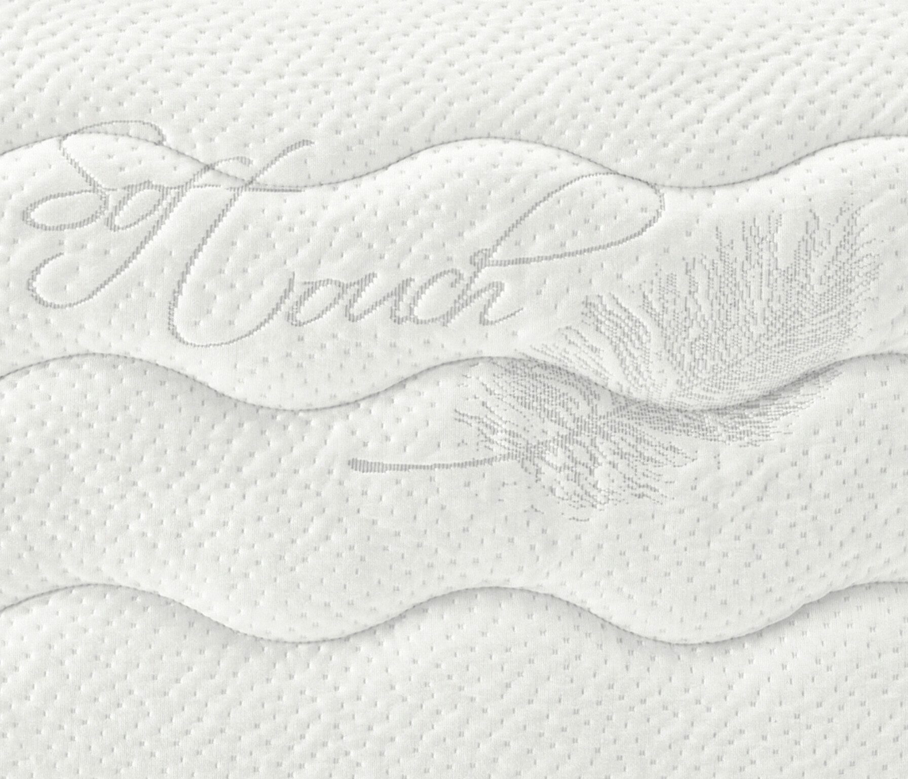 Superficie bianca trapuntata con decorazioni a onde, scritta soft touch e immagine stilizzata di una piuma.