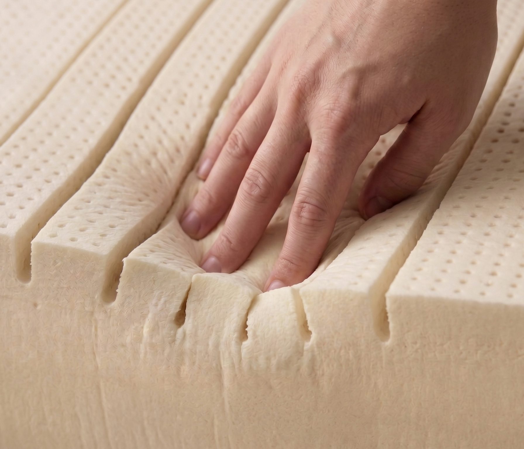 Elasticity that follows the body The distinctive elasticity of Talalay latex all...