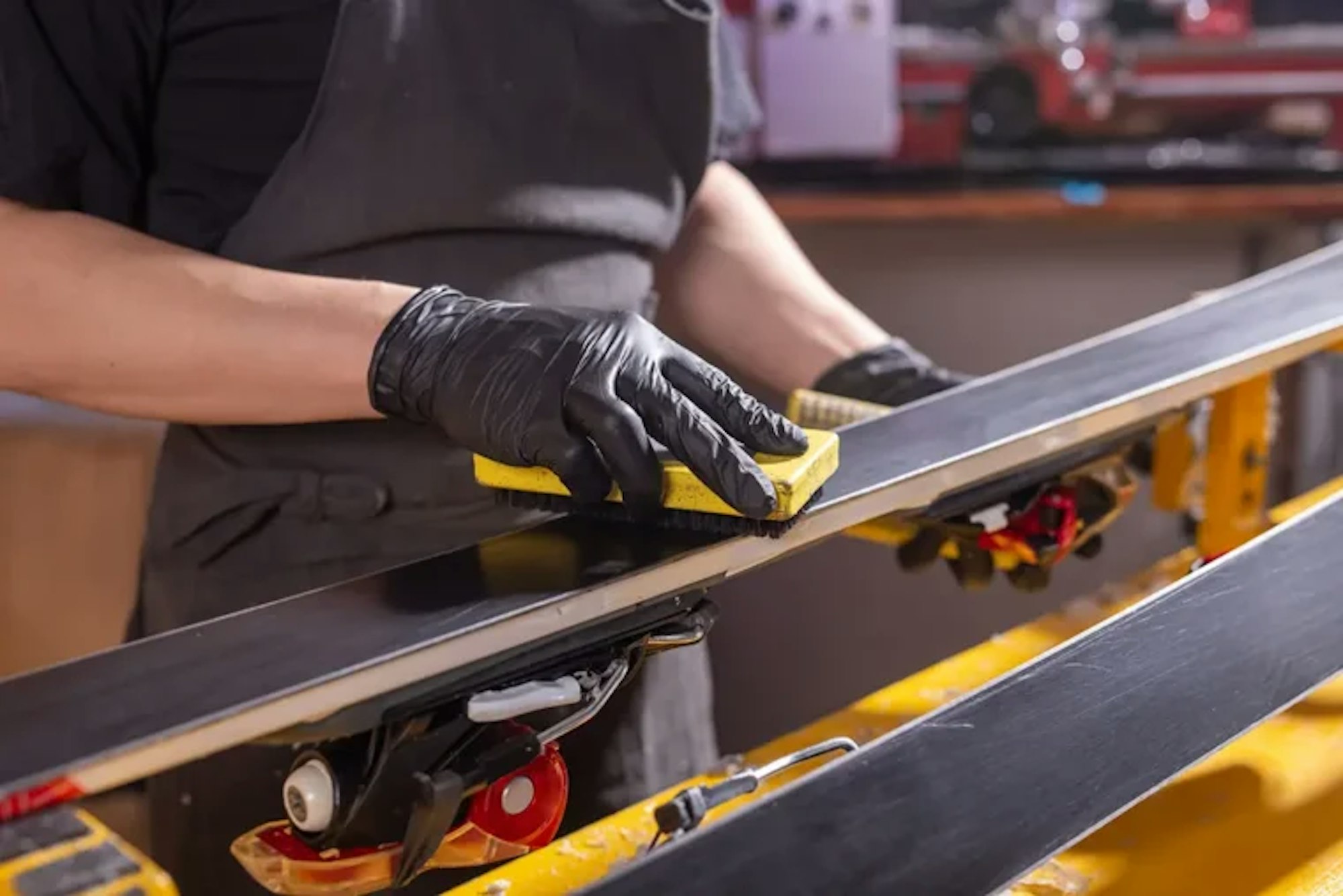 Ski tech waxing skis