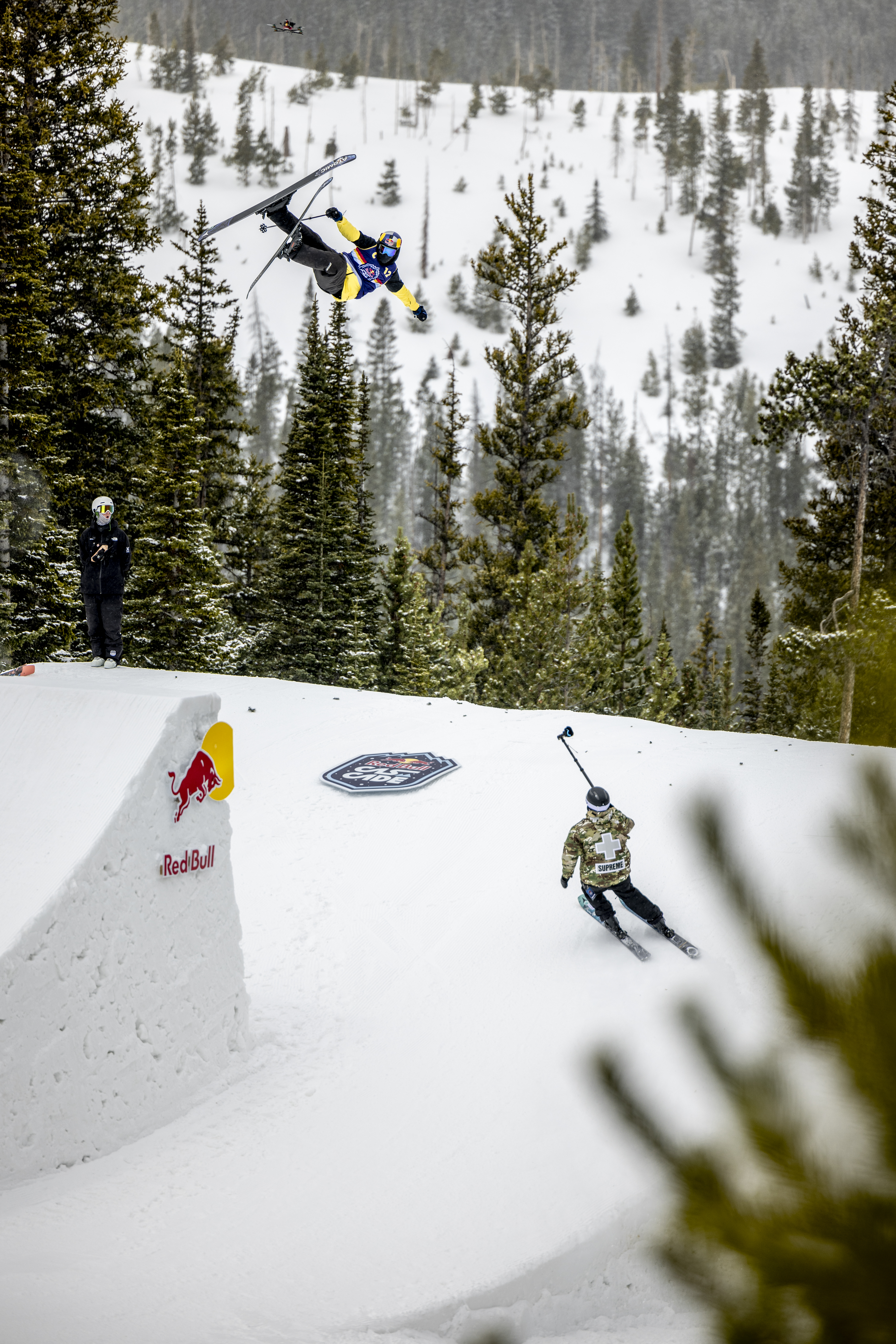 スケートボード DOWN CHILL LIGHT BULL cliffs outdoor Red Bull Cascade Heads to Solitude Mountain Resort, Utah