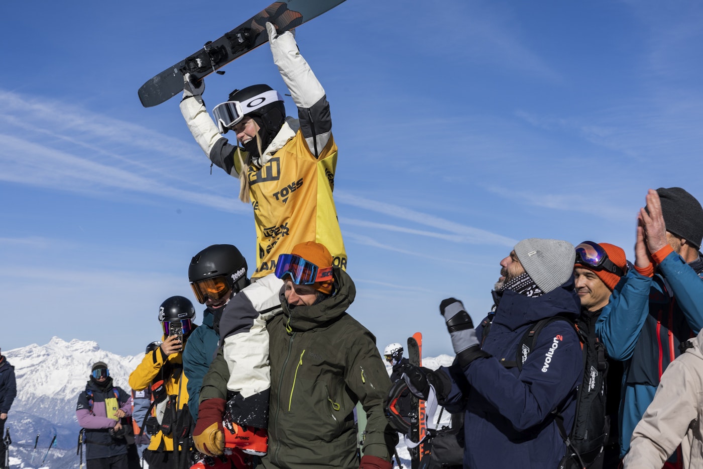 Freeride world tour champion Justine Dufour-Lapointe being carried by a crowd with a ski