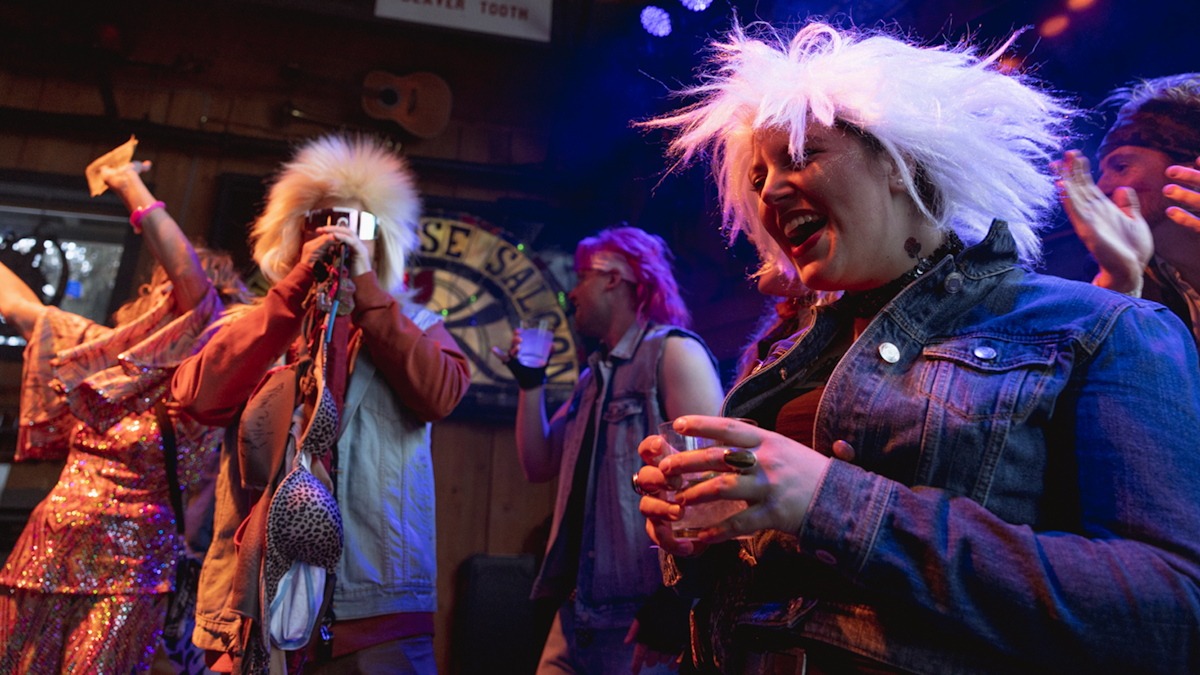 [GALLERY] Hair metal band, 86, pours some sugar on FREESKIER's Music in the Mountains concert tour