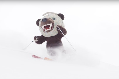 [WATCH] Rare sighting of a skiing Melon Bear