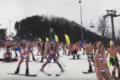 These crazy Russians just set the bikini skiing world record