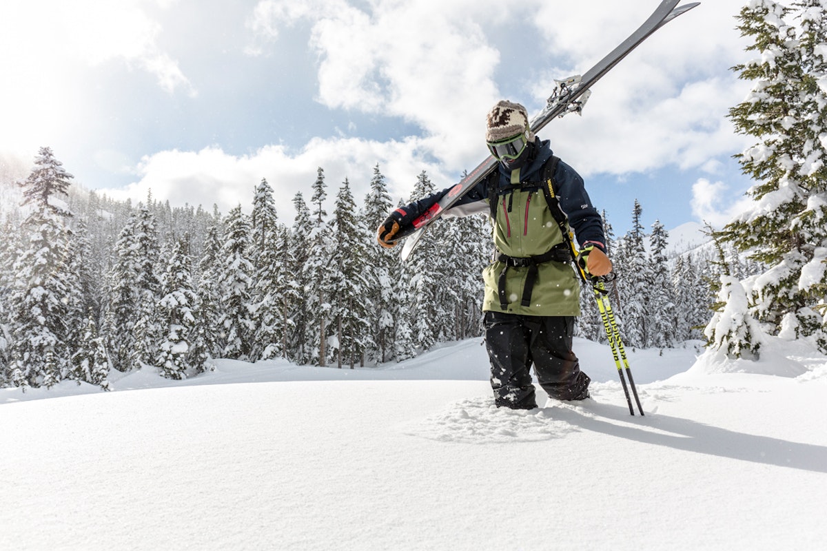 Enter now to win a limited edition 686 GLCR Mainframe Jacket