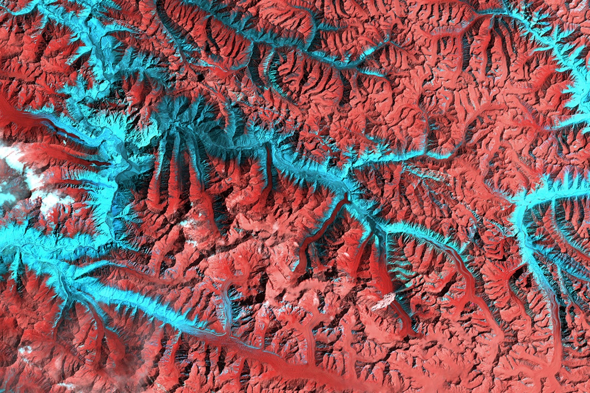 NASA releases hauntingly beautiful archival photo of massive Himalaya avalanche