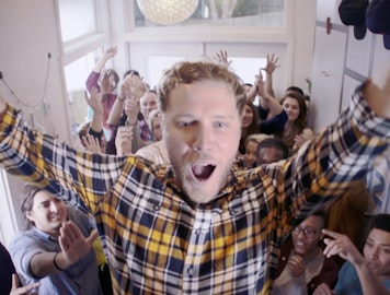 This dude went from being a pro skier to a TV star building tiny houses