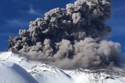 Volcano erupts behind Chile's Nevados de Chillán ski resort