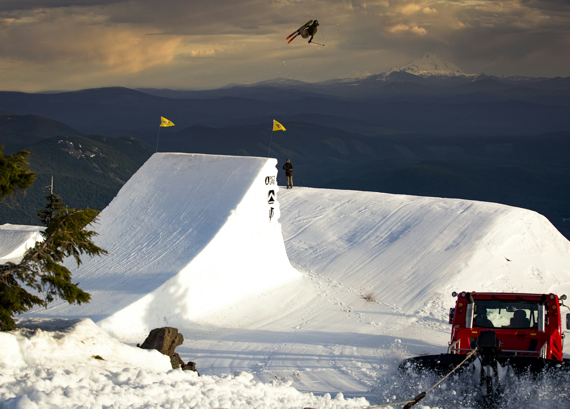 Enjoy 13 new photos from the 10th and final West Coast Session