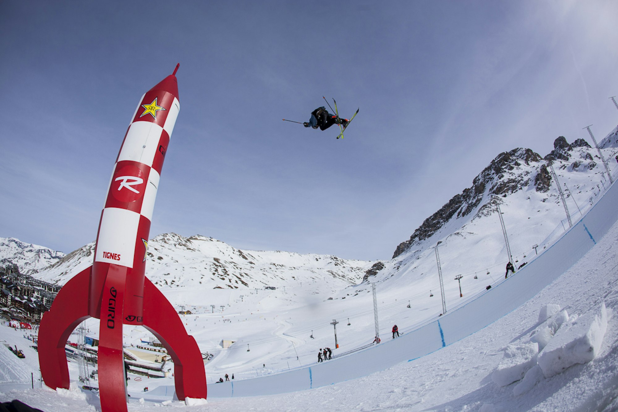 Watch: Joffrey Pollet-Villard breaks world record for ski superpipe high air