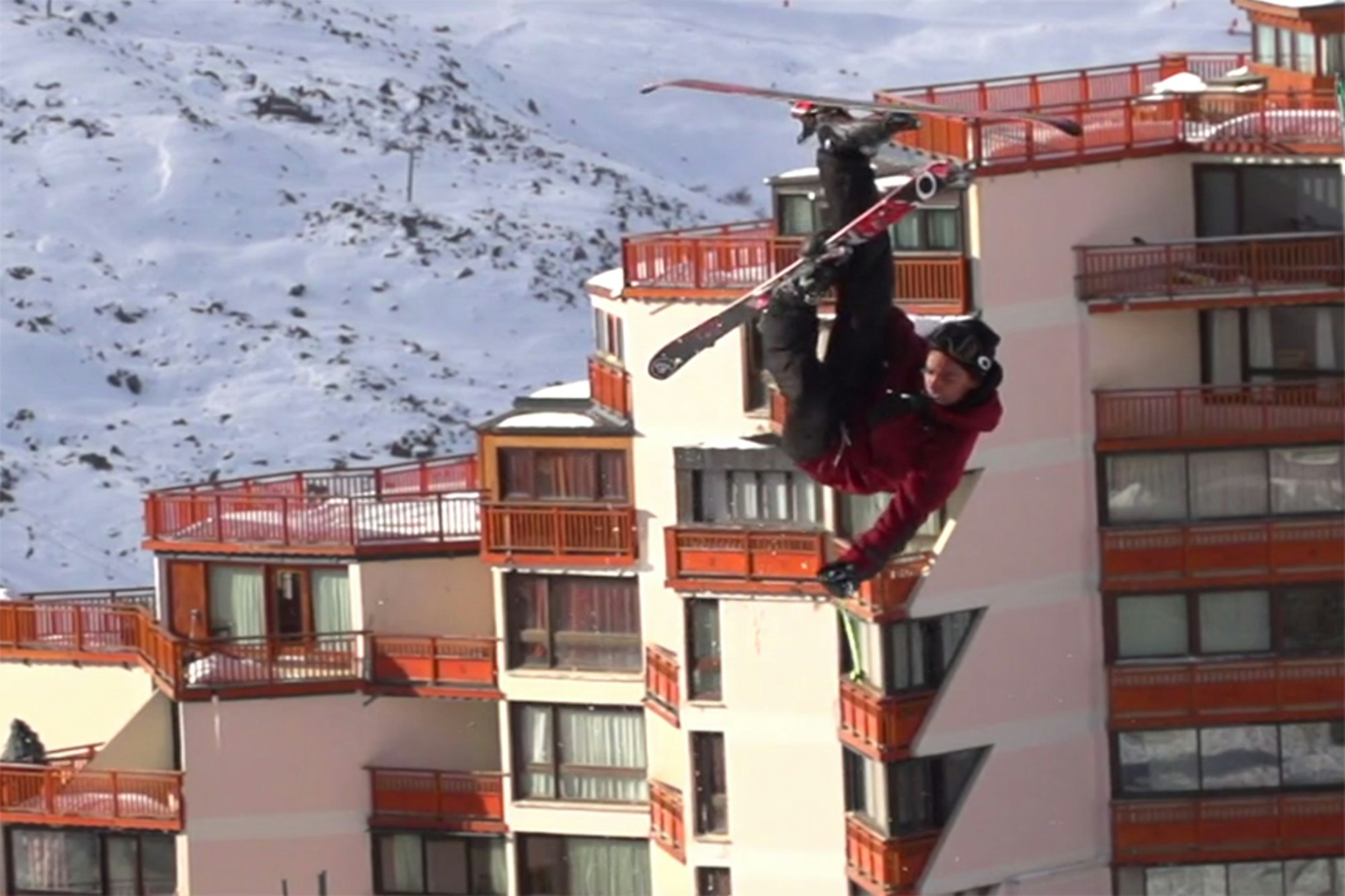Dennis Ranalter styles the streets of Val Thorens in new episode of "Black & White"