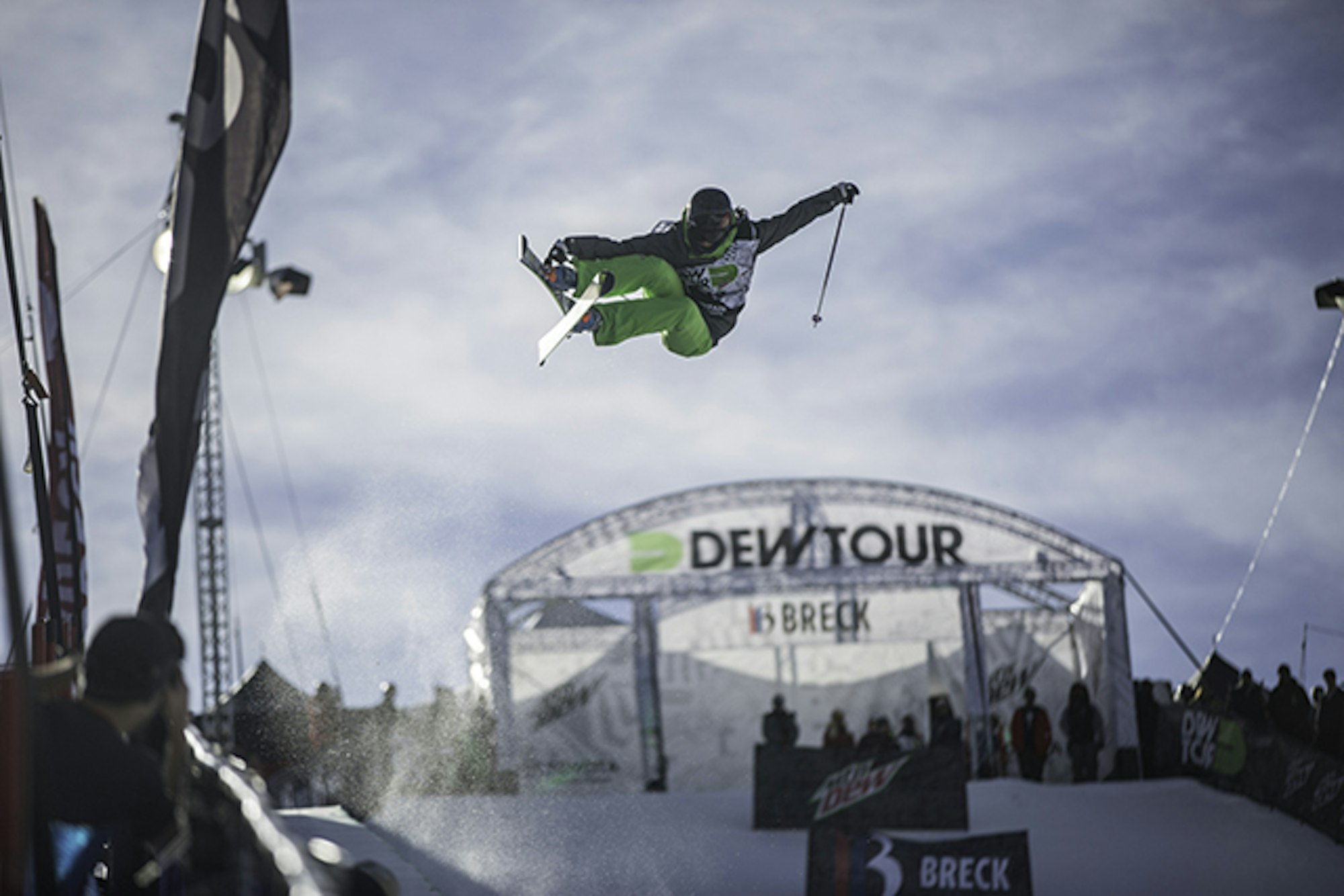 Annalisa Drew soars to the top in the 2014 Dew Tour women's superpipe semifinals